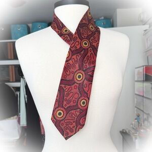 Elegant Patterned Tie in Red and Gold
